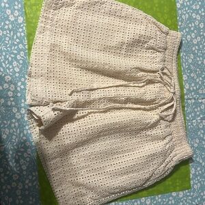 Amazing shorts. Pockets, non functional tie, cute decoration. Eyelets design